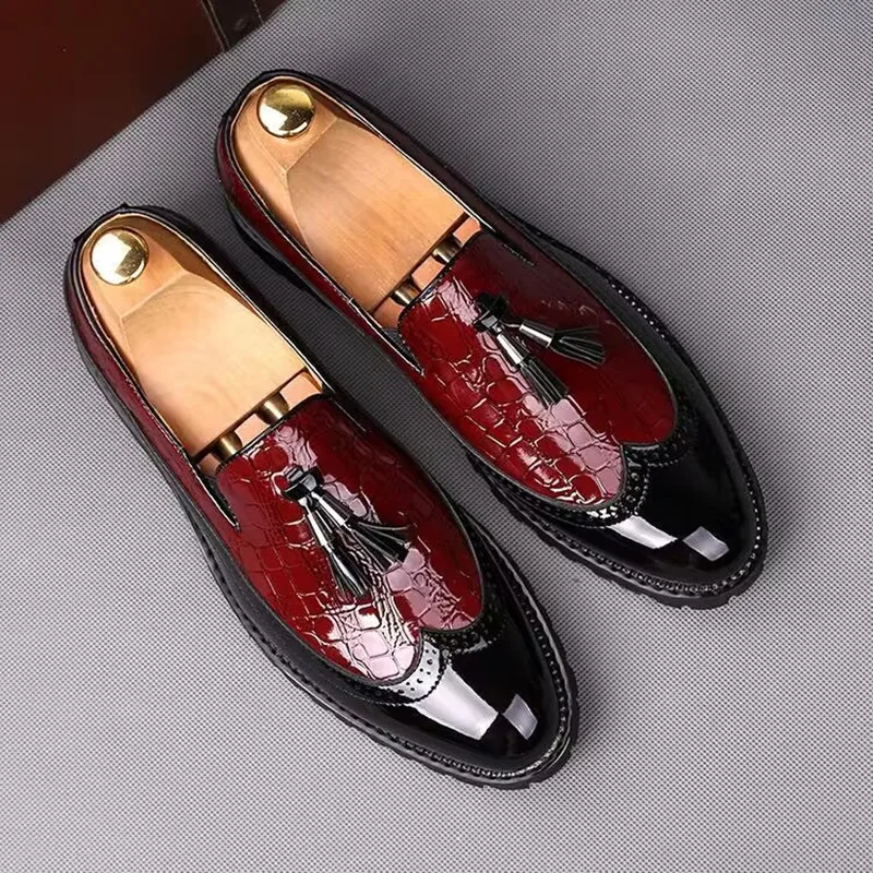 Luxury Designer White Black Pointed Flats Oxford Brogue Leather Shoes Men Casual Loafers Formal Dress Footwear Zapatos Hombre
