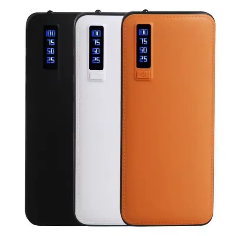 Batería portátil de 10000 mAh con textura de piel, 3 puertos USB y linterna. Disponible en varios colores.