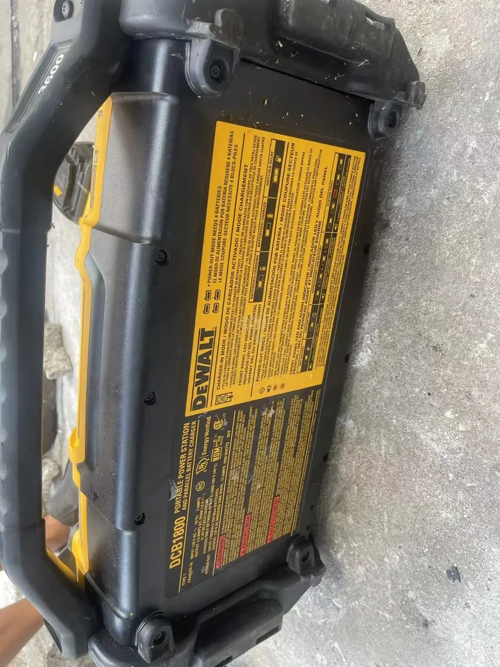 DEWALT DCB1800 ポータブル電源システム