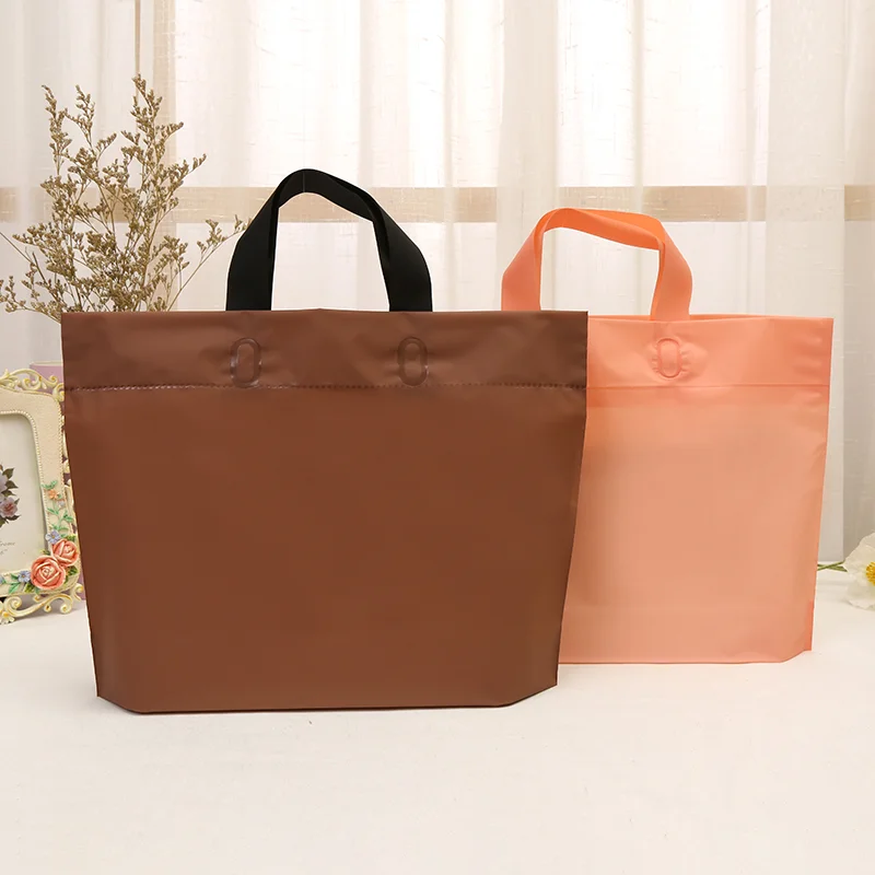 맞춤형 로고 서리로 덥은 쇼핑백 플라스틱 선물 가방 파티 이벤트 선물 광고 포장 가방 인쇄 매장 이름 및 주소