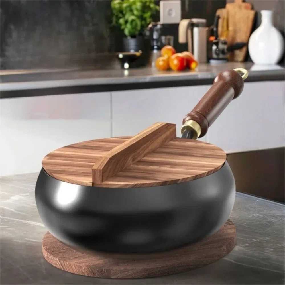 High Quality Hand Forging Cast Iron Pot with Wooden Lid Frying Pan NonStick Uncoated Big Belly Pot Skillet Chinese Wok