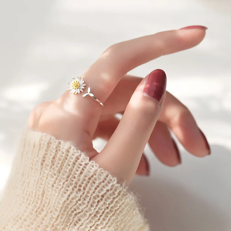 

925 Sterling Silver Simple Temperament Plant Minimalist Golden Flower Daisy Adjustable Ring for Girls Ladies Leaves Fine Jewelry