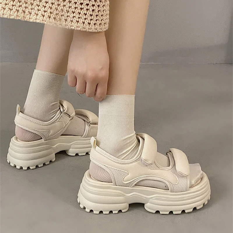 

Босоножки женские на плоской платформе, модные однотонные сандалии на толстой плоской подошве, с ремешком с пряжкой, бежевые, лето