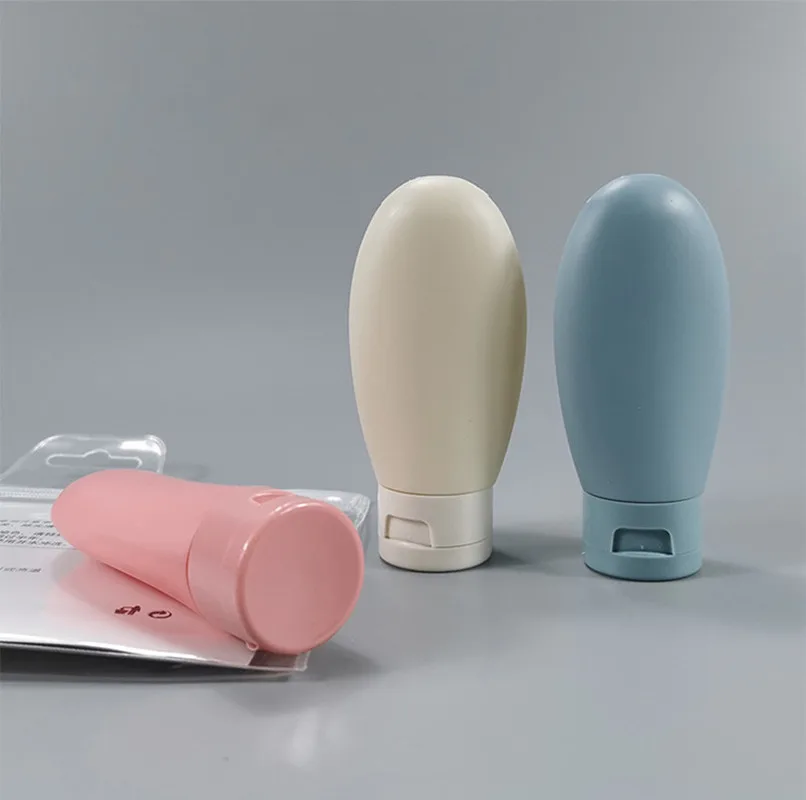 thumbnail image 3 of Juego de 3 botellas rellenables portátiles para champú, gel de ducha, kit de viaje de estilo nórdico, contenedor para llevar en el avión, 3 of 6