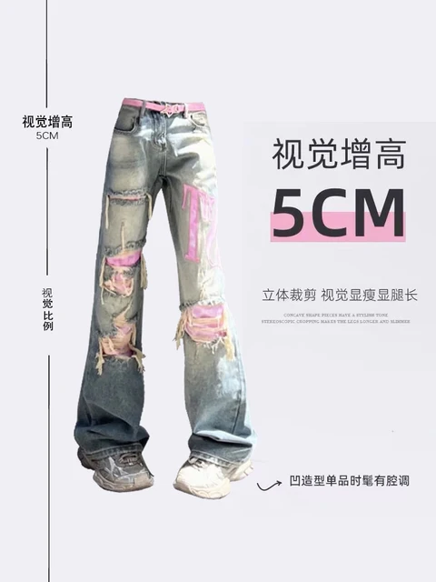 Ripped baggy jeans with pink accents