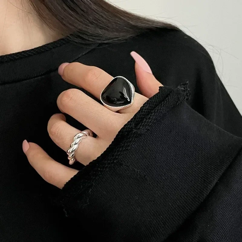 Big Black Heart Rings for Women Fashion Geometric Finger Rings