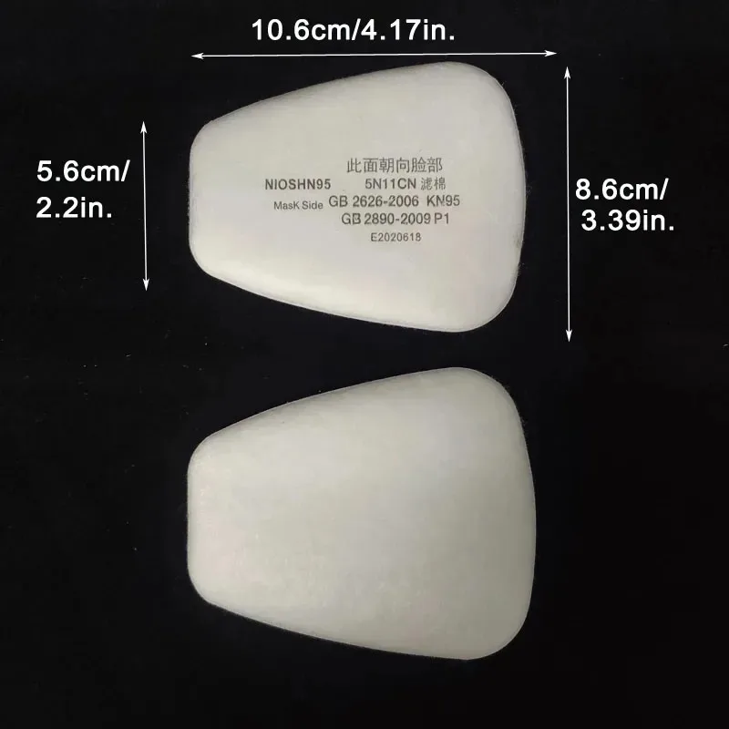 Ouverture d'un sachet contenant des filtres de rechange pour demi-masque respiratoire, lot économique de 300 pièces.