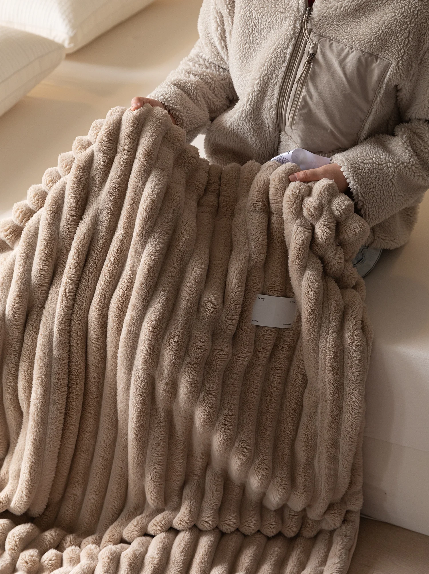 ���ΰ� ��Ÿ�� ��Ʈ�� �׸��� 3 ���� ��Ʈ������ ��ī�� ��� ������ �ܿ� ��Ʈ ������ �ܿ� ħ�� ���� ��� ��