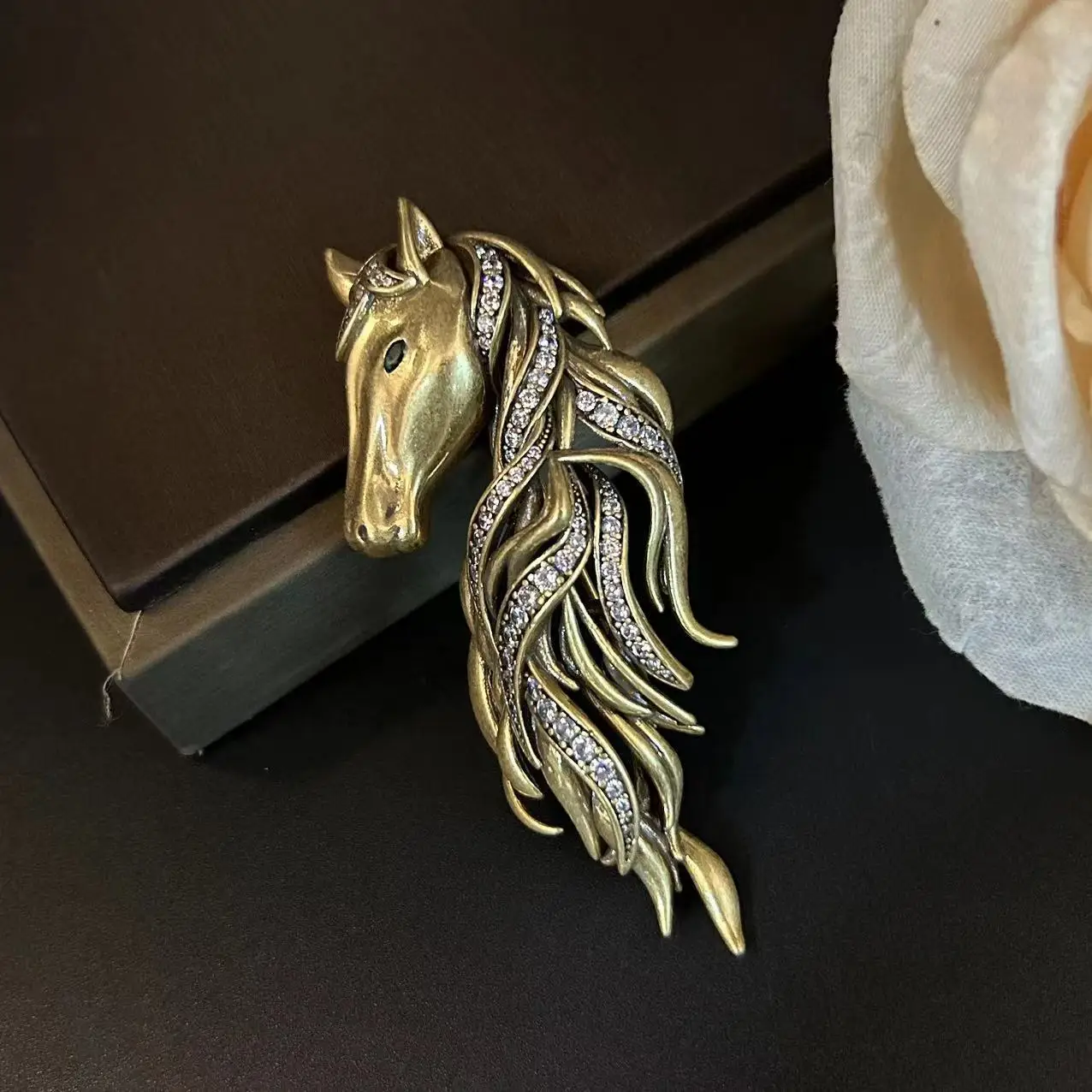 

Horse-head brooch vintage three-dimensional relief jewelry
