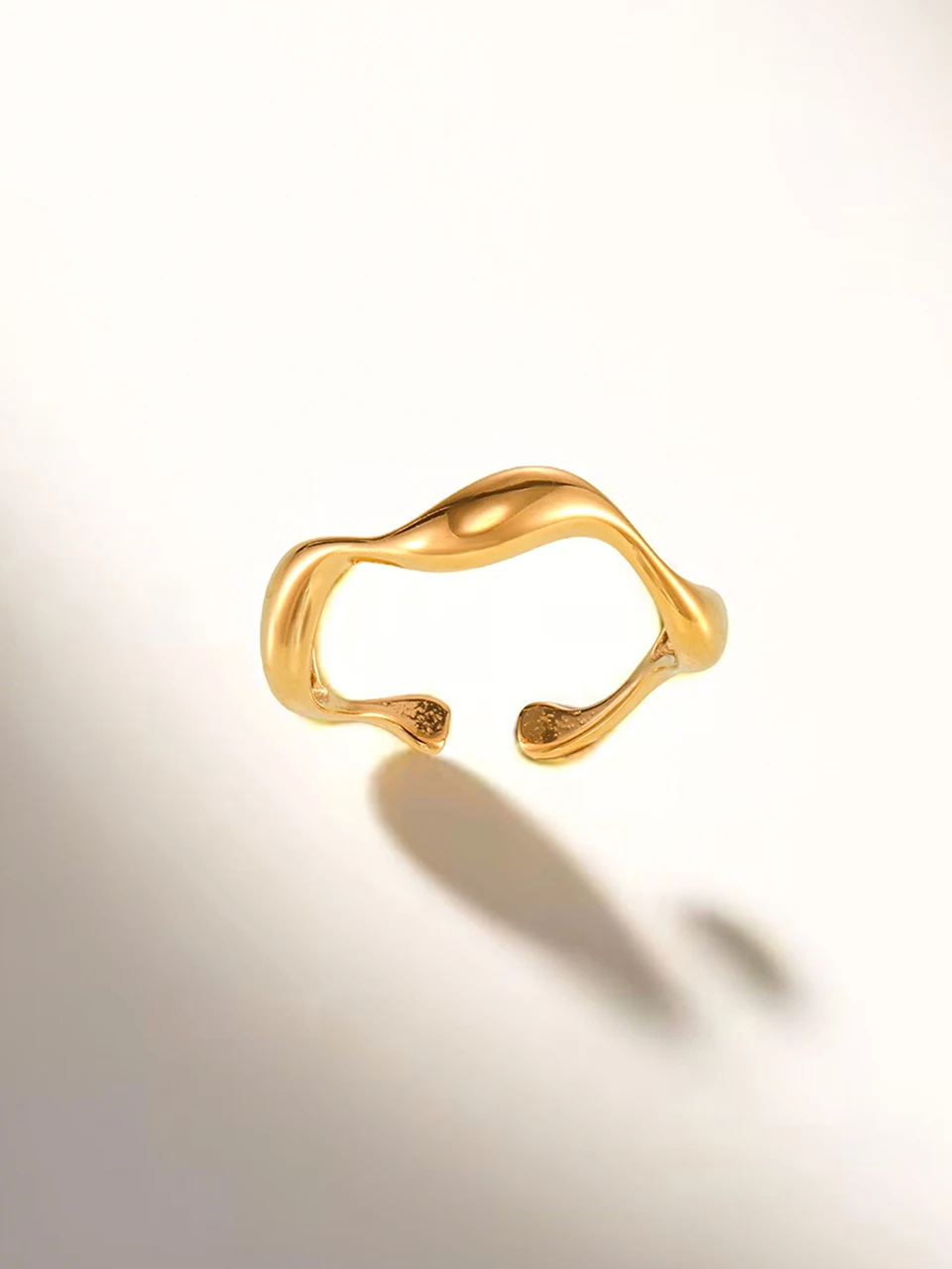Unregelmäßige Wellenform, einfache Ringe aus Edelstahl für Frauen, 18 Karat vergoldet, wasserdicht, minimalistischer, ästhetischer, offener Ring für Damen – Detail 4