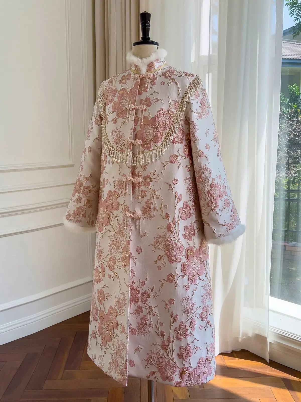 Chinese Style Autumn Winter Fashion Women's High Quality Perals Tassel Jacquard Overcoat F120