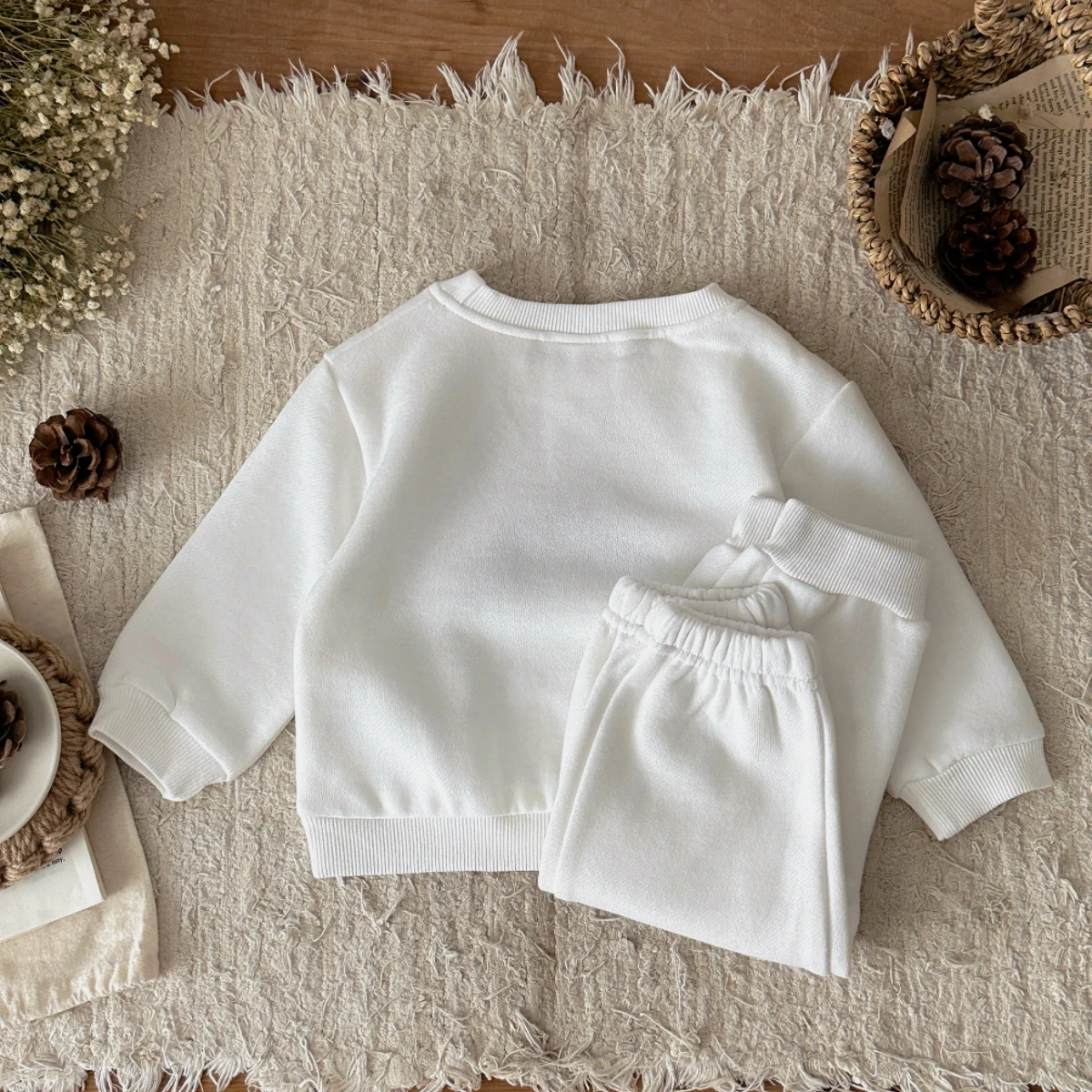 Description Picture 3 of item2Pcs/set Winter New Plush Baby Clothes Outfits Rainbow Towel Embroidery Top+Solid Color Long Pants Newborn Set Toddler Suits