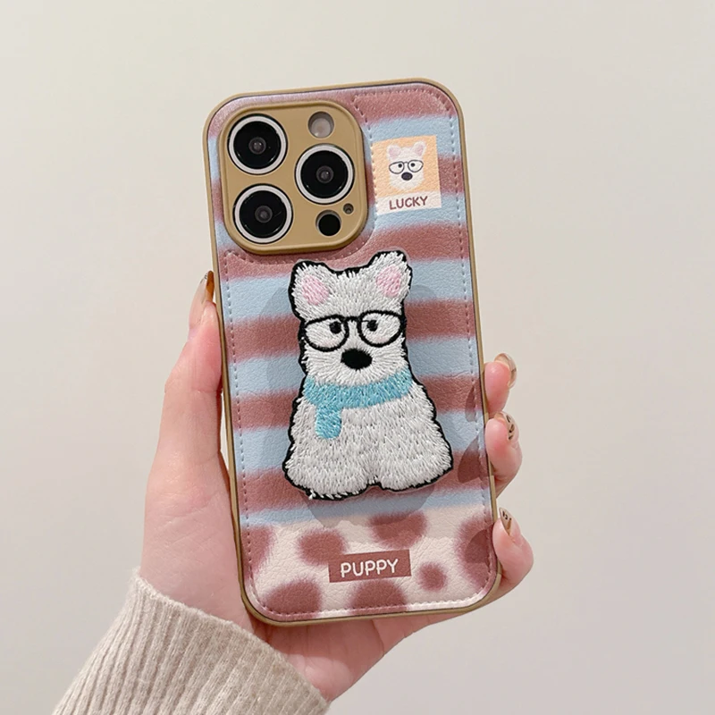 Fashion White Embroidered Dog Puppy Bracket Phone Case For iPhone 16 Pro Max 15 13 14 Leather Drum Bag Cover With Holder