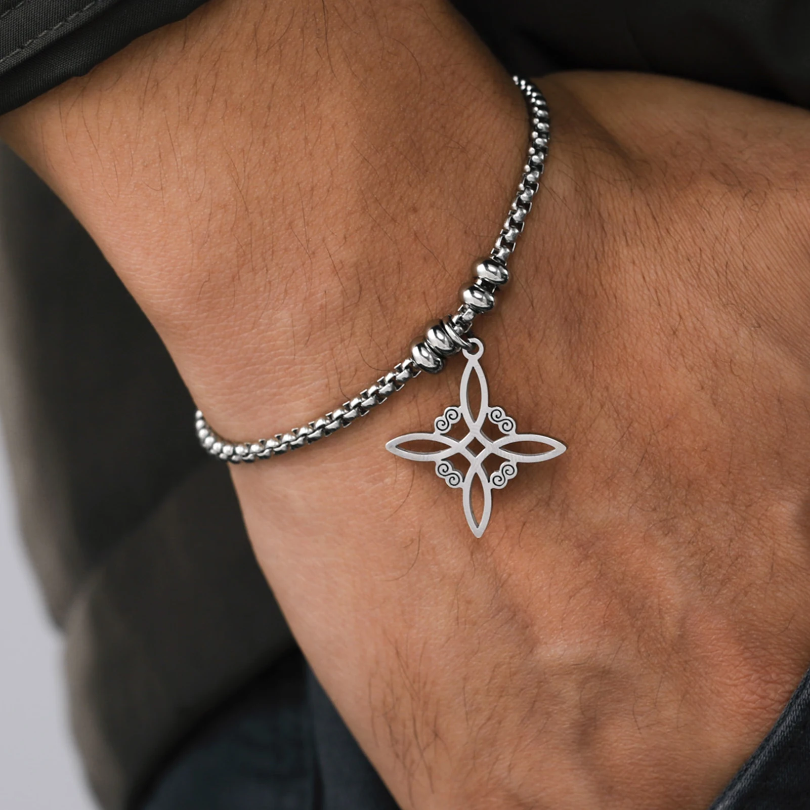 Bracciale nodo celtico e rilievi in pelle ⚔️ Negozio Medievale