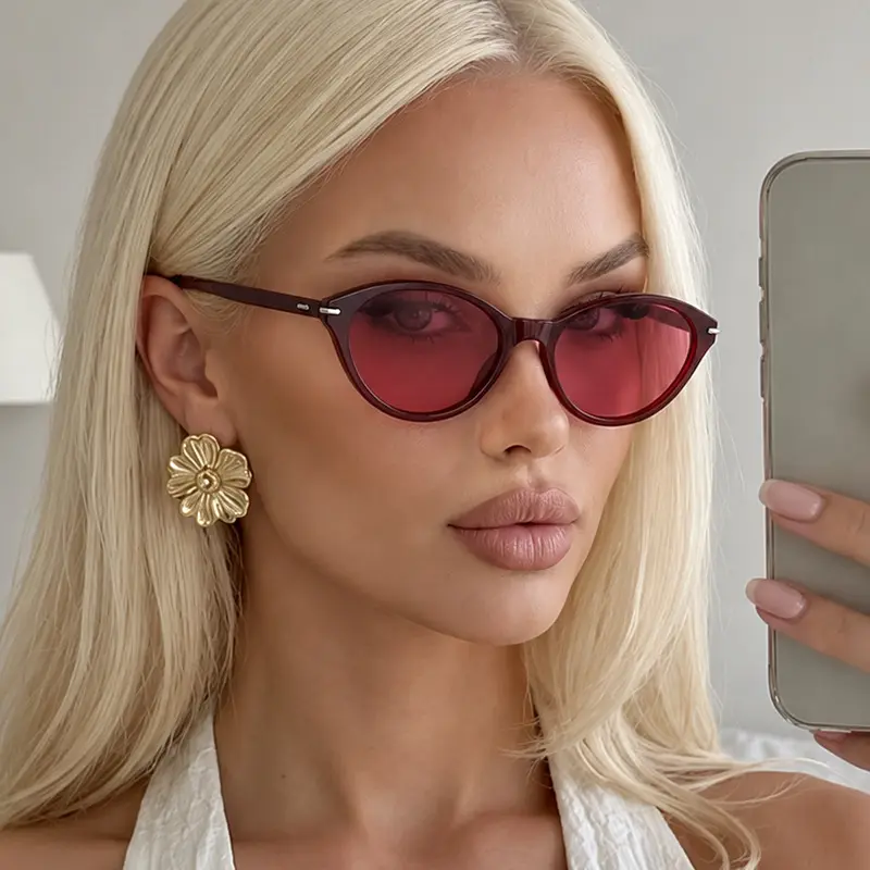 Cat-eye fashion trend decorative sunglasses - perfect everyday eyewear for ladies - Image 2