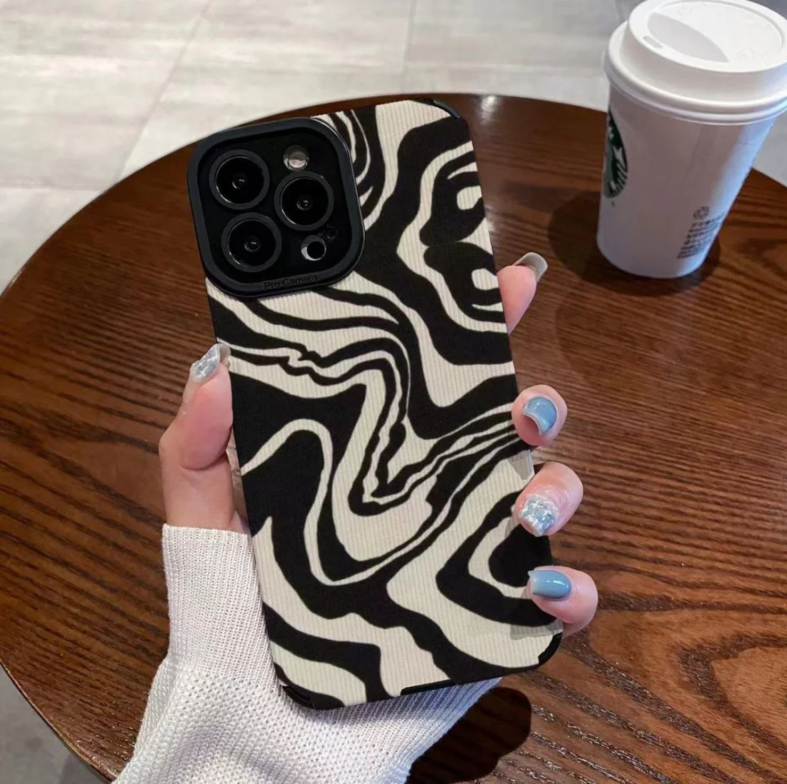 thumbnail image 1 of Funda de teléfono a rayas de cebra a la moda para iPhone 14 Pro Max 11 12 13 Pro 7 8 Plus X XS Max XR, funda trasera de silicona suave a prueba de golpes, 1 of 5