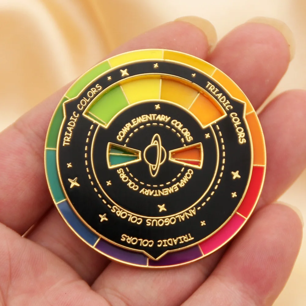 Spinning Color Compass Enamel Pin, Broche de Paleta Rotativa, Emblema de Roda para Mochilas, Jaquetas Estéticas Acessórios, Novidade