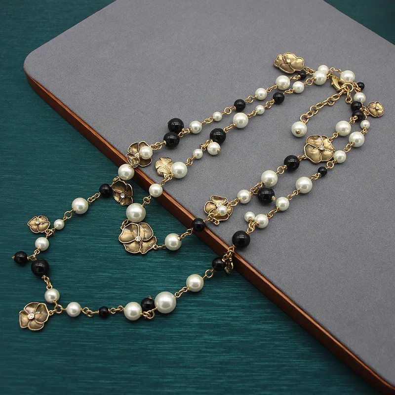 

Classic medieval black glazed pearl camellia double layered versatile necklace sweater chain