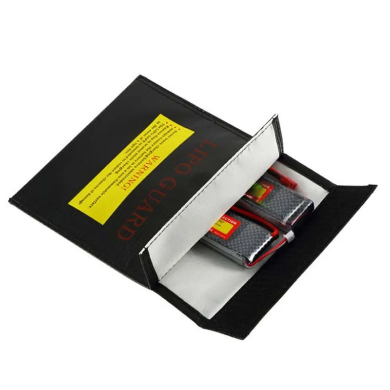 Sac ignifuge pour batterie Lipo posé à plat, dimensions 23x30 cm, idéal pour transporter et ranger les accus RC en sécurité.
