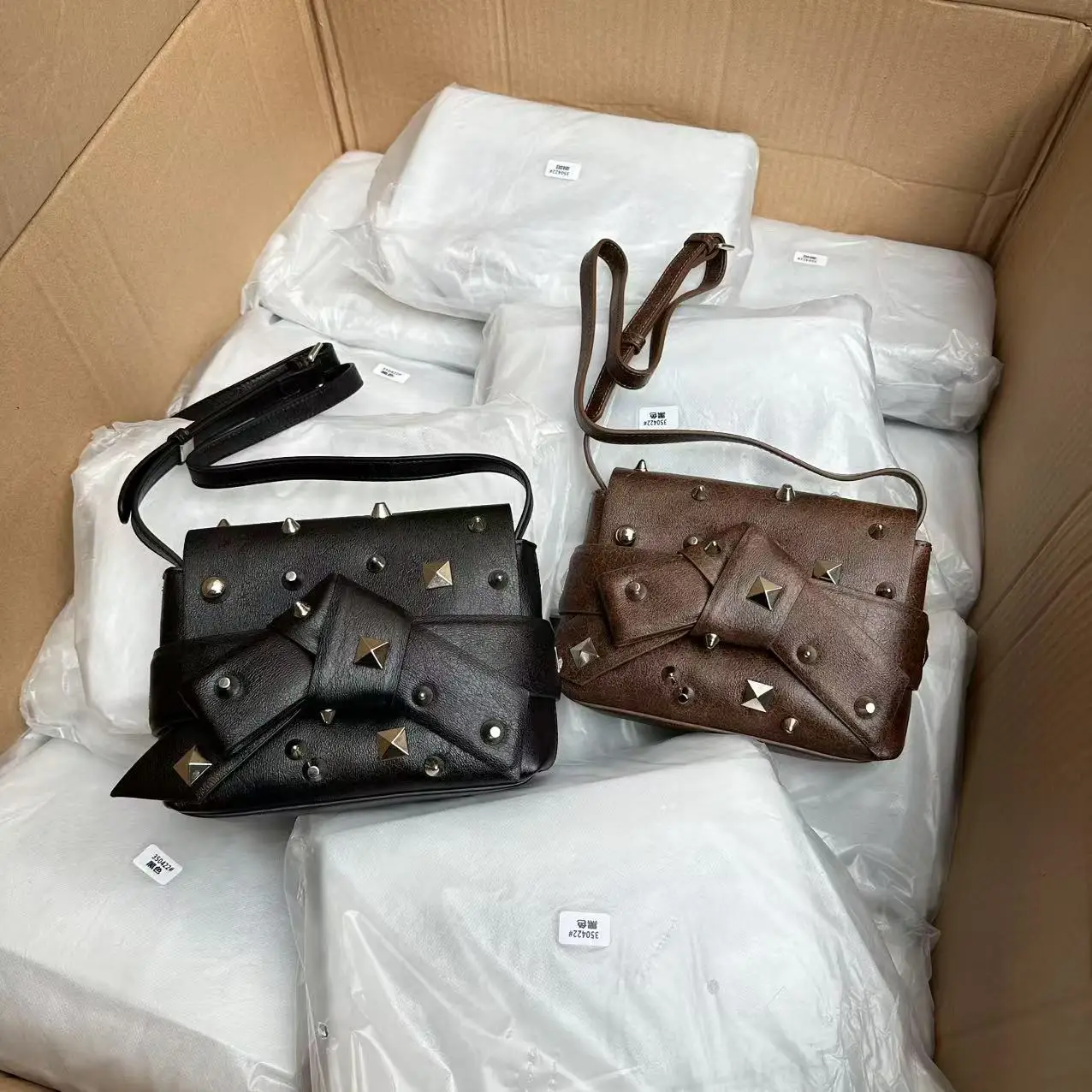 Fashion Black Rivet Shoulder Bag Women PU Leather Messenger Bag Vintage Cool Crossbody Bags Fashion Lady Handbag sac a main