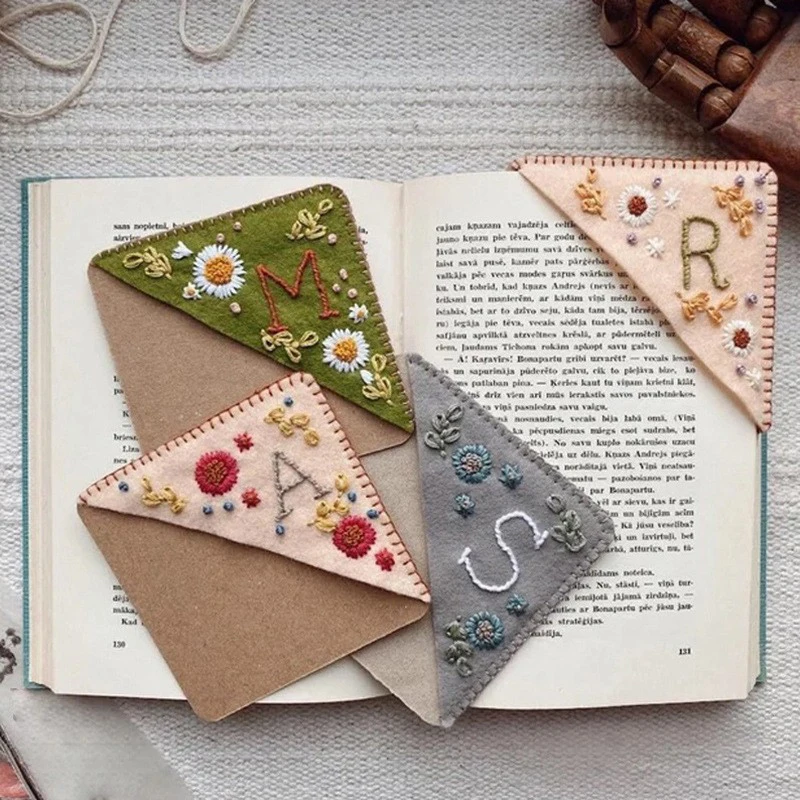 

Personalized Hand Embroidered Corner Bookmarks Felt Triangle Marker Creative Chinese Embroidery Bookmarks Elegant Felt Flower