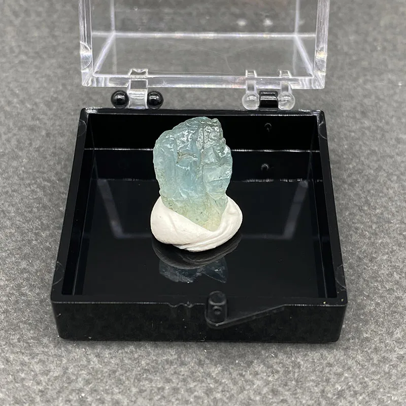 100% Rare Natural Pakistan Aquamarine Mineral Specimens Stones and Crystals Healing Crystal  +Box size：35*35*35 mm