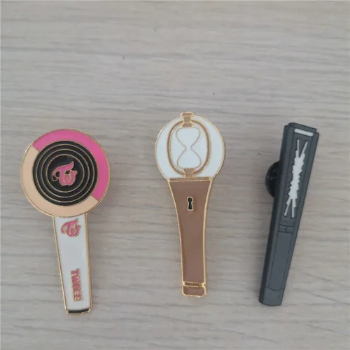 케이팝 금속 라이트스틱 배지 브로치, 가방 액세서리 선물, ATEEZ Le sserafim Twice Pin, 1 개 2