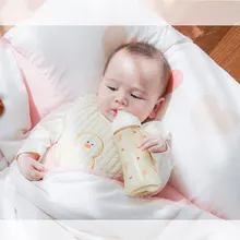 

Newborn Baby Bottle Cute Heart Bear Printing Drinking Bottles With Handle Wide Caliber Multifunctional Dual Use Kids Kettles New