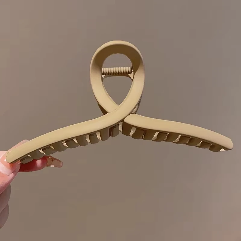 Elegant Frosted Acrylic Wave Hair Claw for Women - Versatile French-Style Accessory