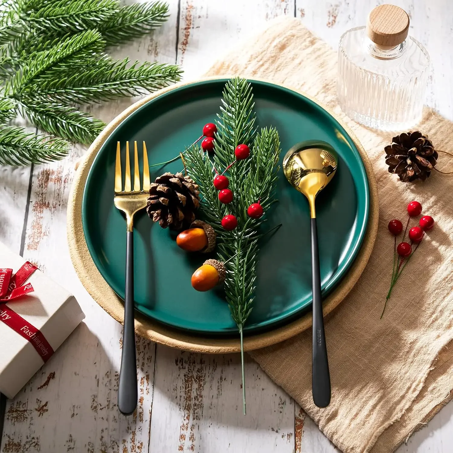 Branches de pin artificielles en gros, vertes et givrées, pour décorations de Noël (couronne, guirlande, etc.)._voghion.com