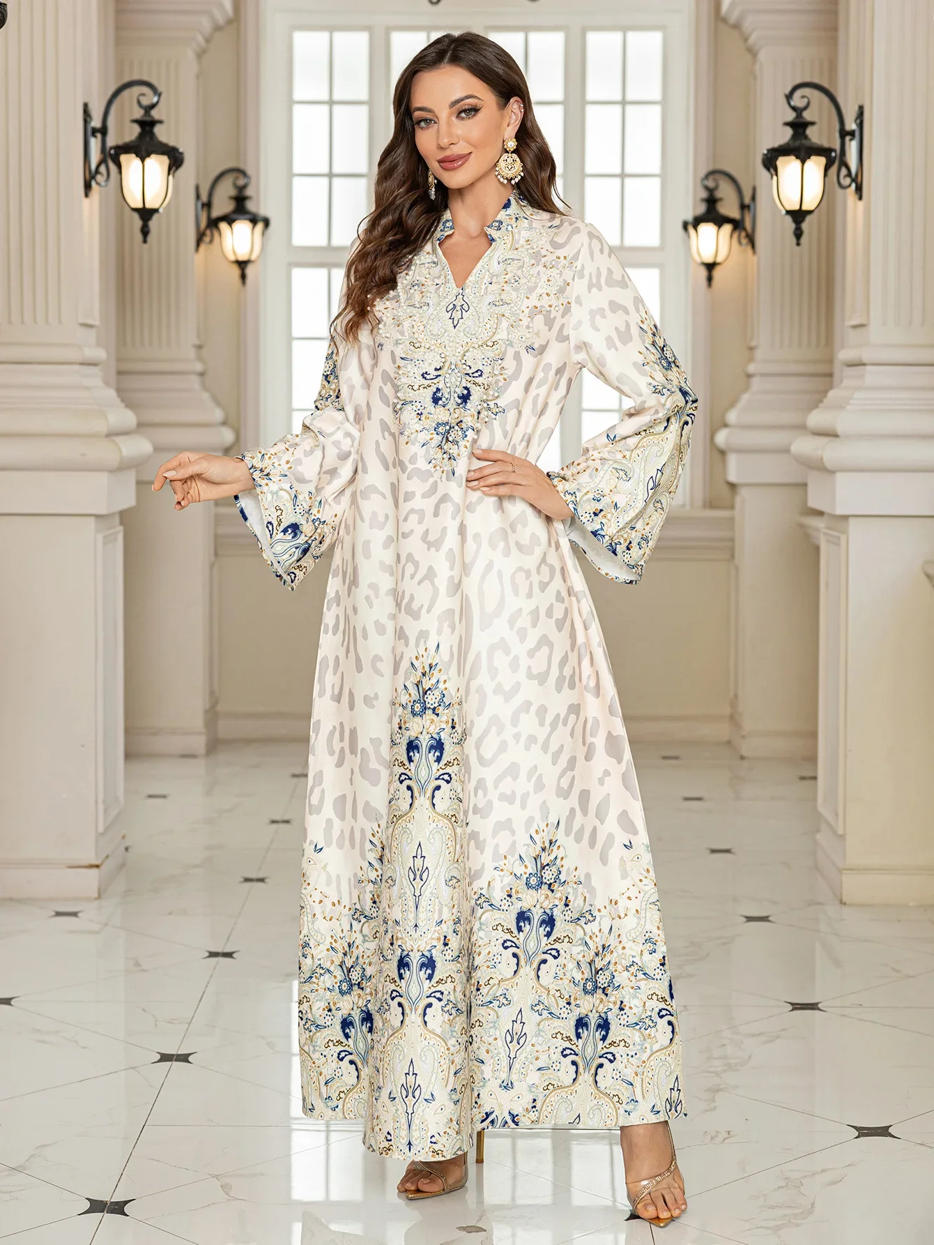 جلابية مغربية فاخرة بتصميم وايت تايقر