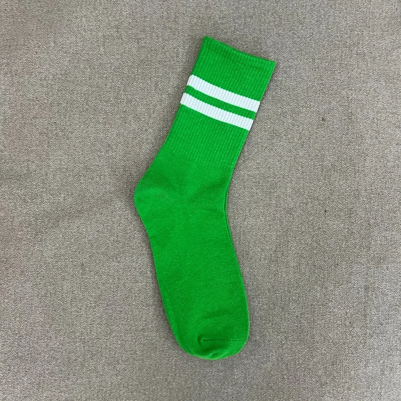 Neue Coole Frauen Herbst Winter Kurze Baumwolle Socken Sport Weibliche Dame Bunte Gestreifte Nette Schwarz Weiß Grundlegende Socken Für Frauen – Detail 17