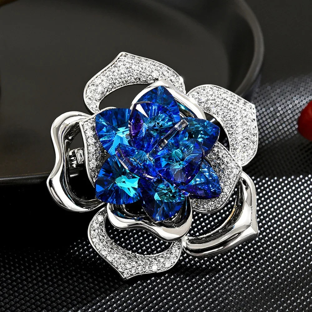 Crystal Flower Brooch Pins Exquisite Blue Rose Brooches Elegant Badge Jewelry Fashion Wedding Party Corsage Pins Gift for Women