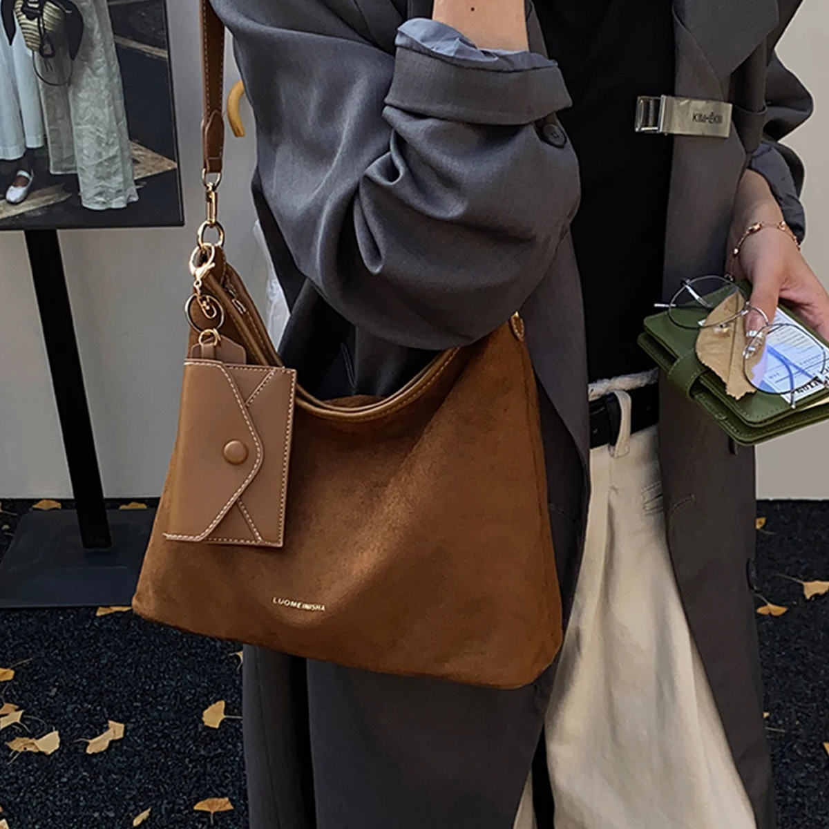 This Year's Popular Suede Crossbody Bag for Women 2025 Autumn and Winter New Frosted Retro Shoulder Bag Large Capacity Commuter Bag for Students Attending Classes