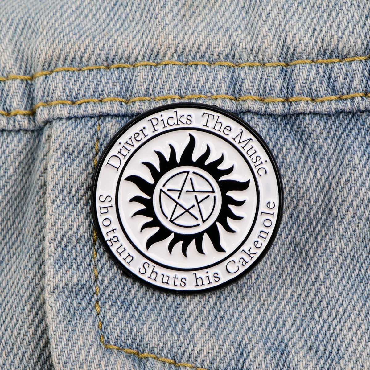 Niedliche Supernatural-Emaille-Pins, Broschen aus der TV-Serie für Jeansjacken, Rucksäcke, Hüte, Taschen, Modeschmuck, Geschenk für Freunde, Geburtstag – Detail 4