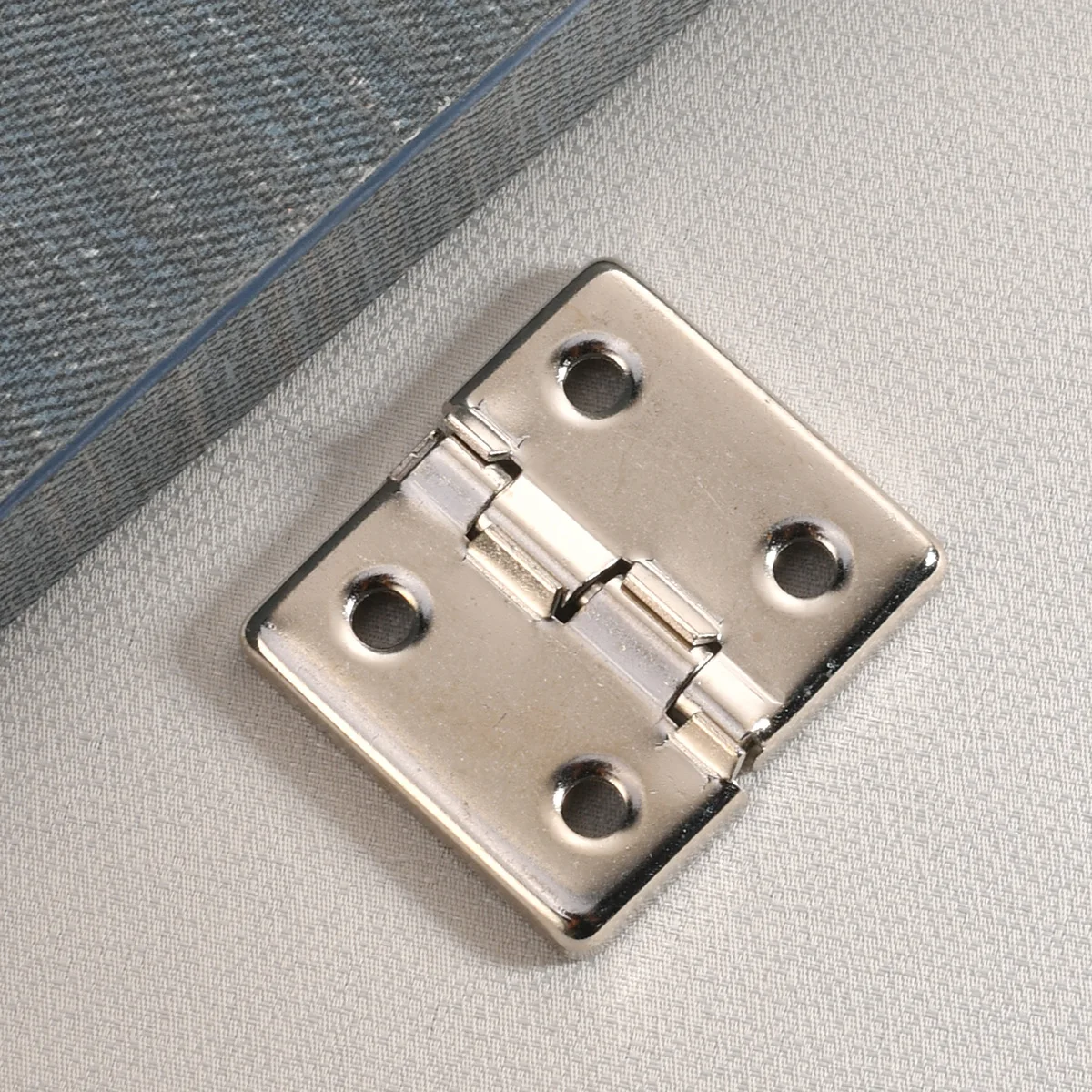 New Chinese style bright silver iron luggage with 90 degree positioning, luggage hinges, gift boxes, small hinges
