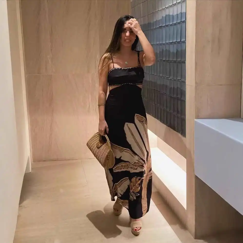 فستان أسود بنقشة فنية أنيقة