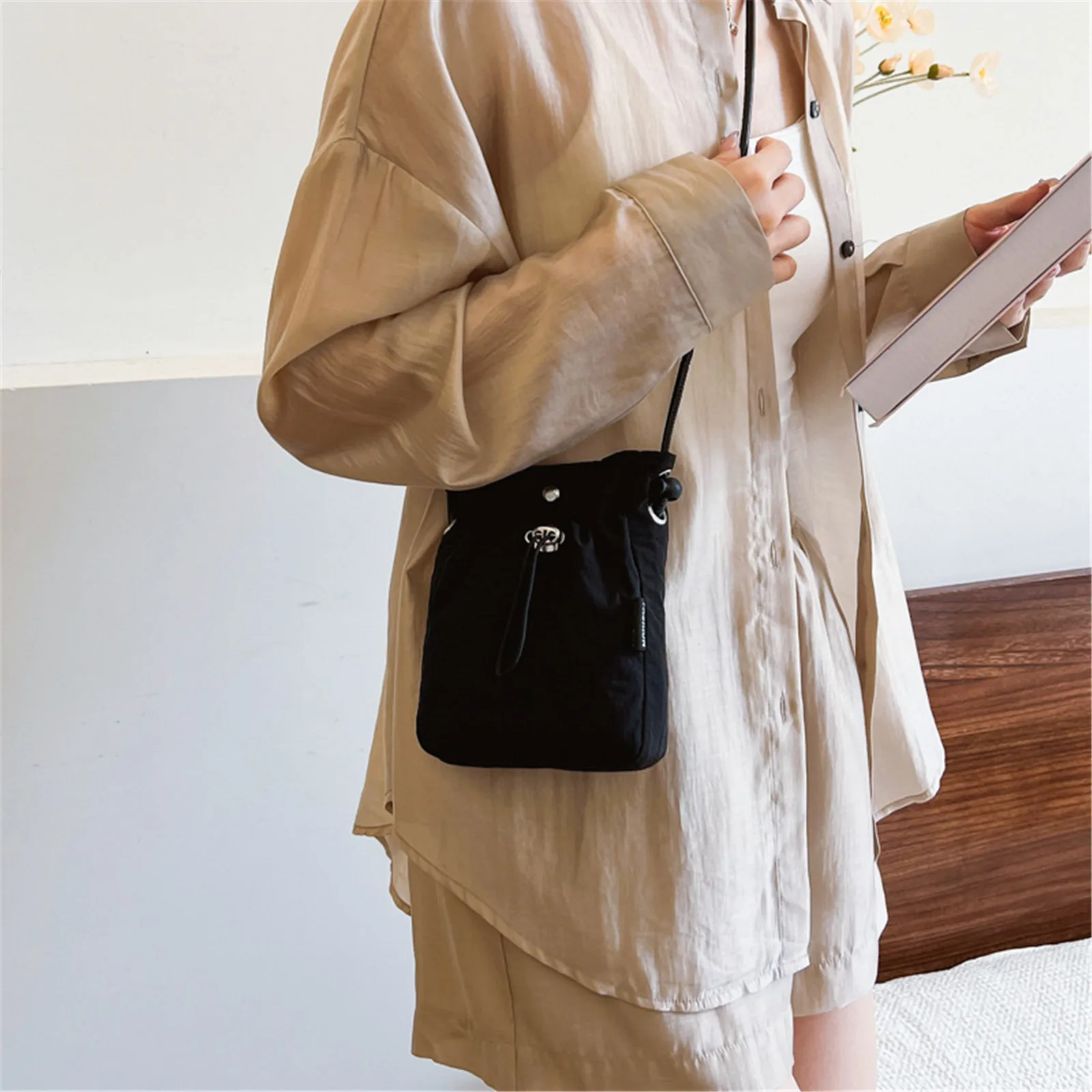 Small Fabric Bag Women 2024 New Fashion Ins Walking Mobile Phone Bag Lightweight Shoulder Messenger Bag 6