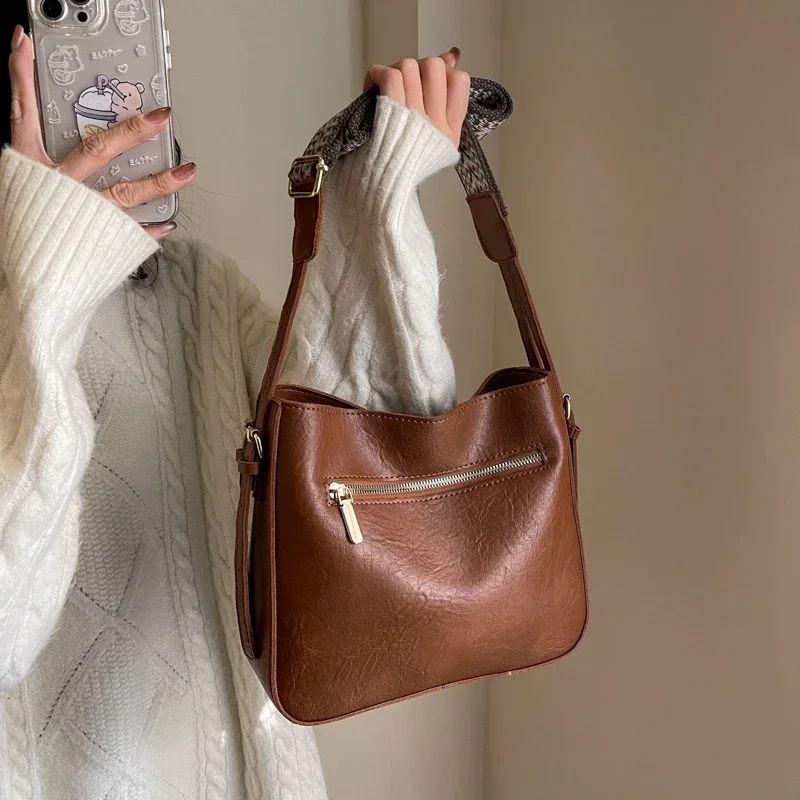 

Бесплатная доставка, Зимняя Новая Элегантная женская сумка, вместительная Повседневная дорожная сумка через плечо, универсальная модная сумка через плечо для поездок