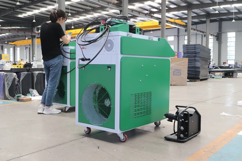 1500w 2000w 3000w raycus stainless steel aluminum metal Handheld fiber Laser Welding Machine price 4