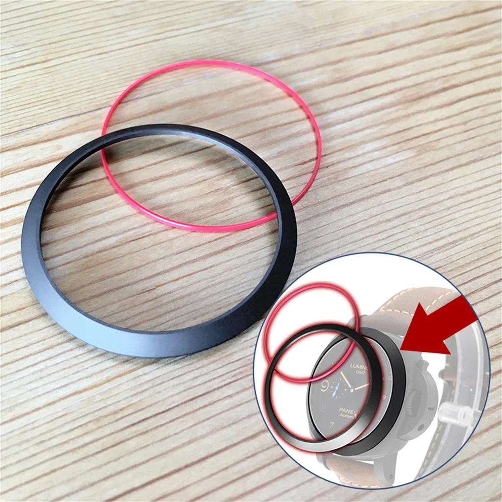 Guarda La Lunetta In Ceramica Per L'Orologio Panerai Luminer 1950 3 Giorni Gmt Pam01441