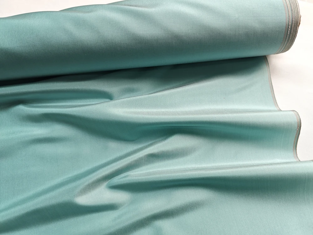 47'' Breit pro Meter Steif geformter Seiden-Taftstoff für Hochzeits-Abendkleid, Material Taft-Seide