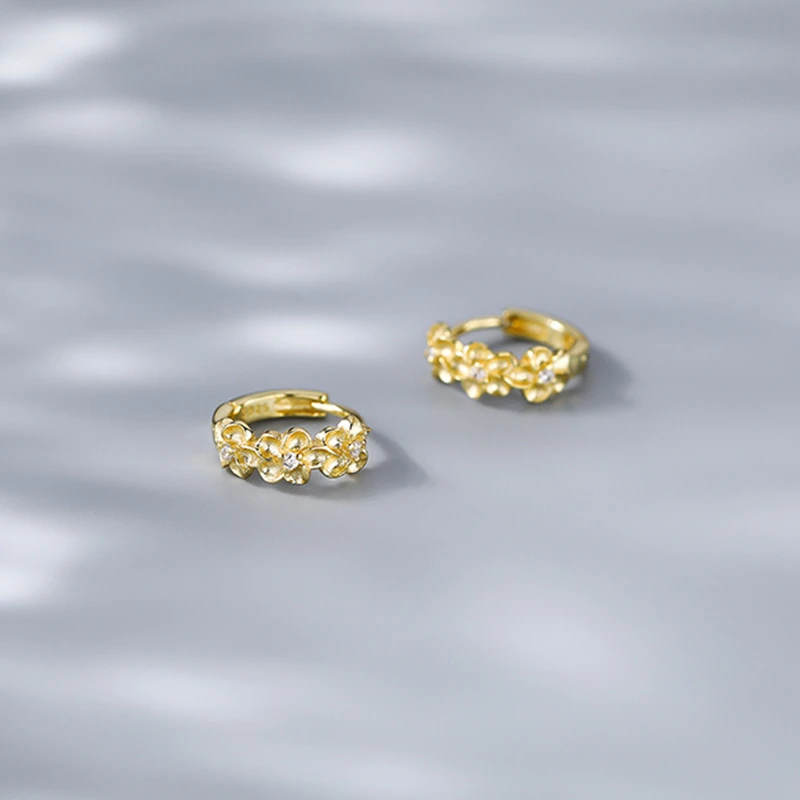 

925 Sterling Silver Classic Zircon Plum Ear Buckle Earrings for Women Korean Fashion Hoop Earrings Wedding Jewelry Accessories