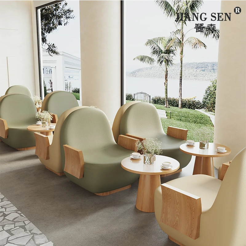 Кофейный столик и стул