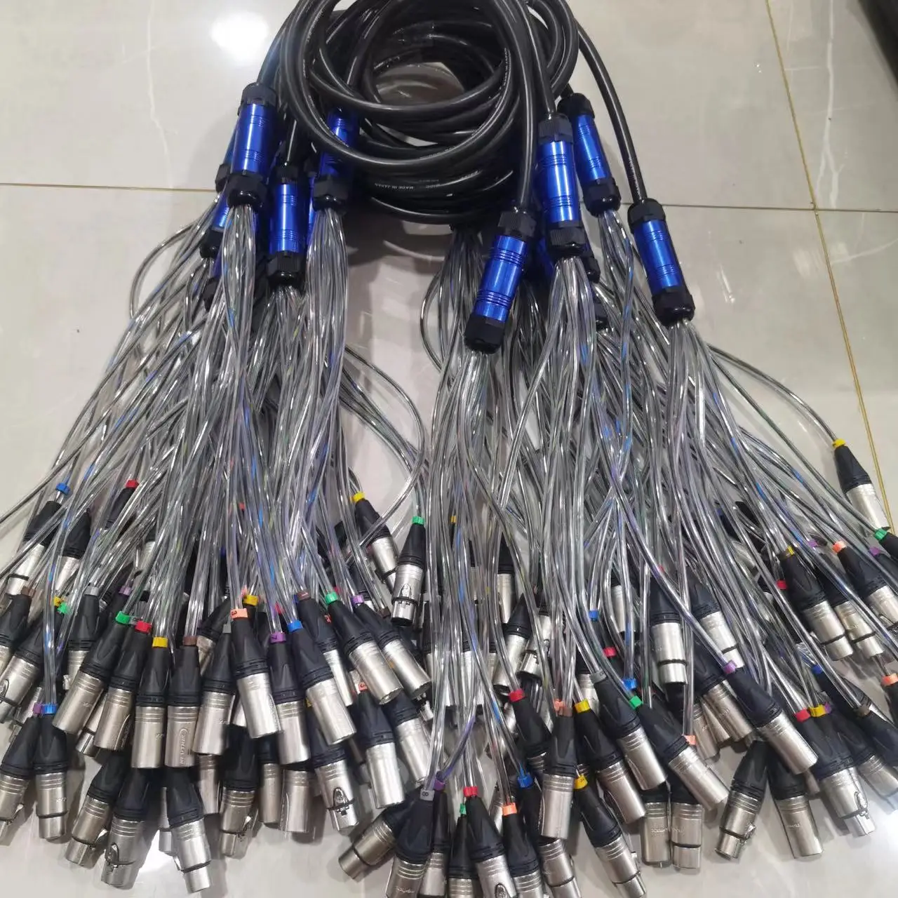 

8-канальный кабель аудиосигнала NEUTRIK, кабель XLR 3-контактный штекер-гнездо XLR 3-контактный для Canare стандартного аудиокабеля