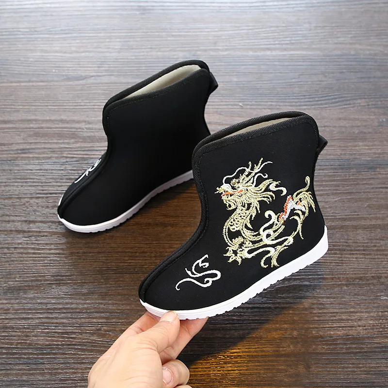 Рисунок 4 - Тканевые ботинки ручной работы для мальчиков