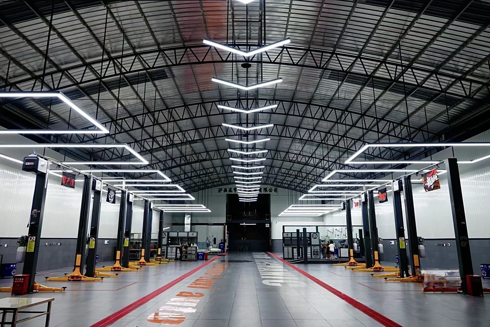 CE 인증 고품질 중국산 공장 가격 저렴한 공급 저렴한 수동 양면 해제 시스템 유압식 2포스트 자동차 리프트