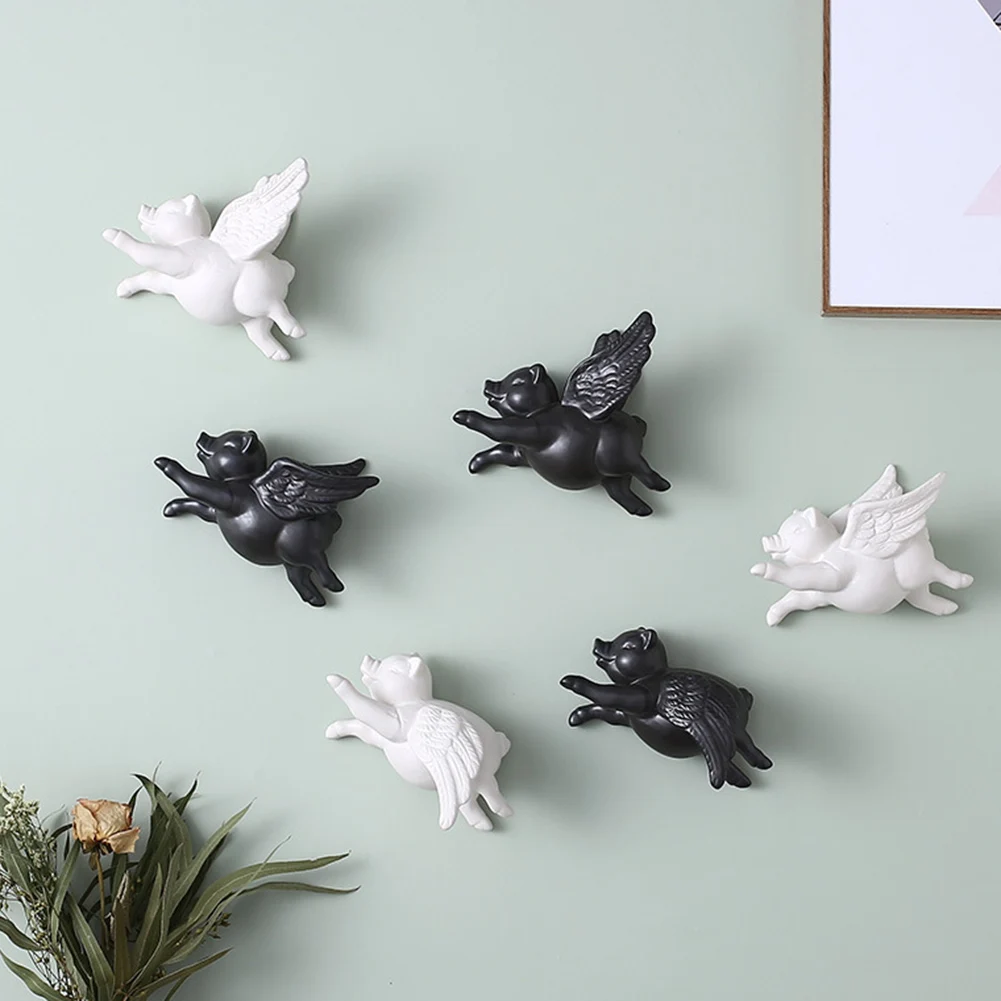 

Cute Flying Pig Wall Mounted Ornament 3D Ceramics Pig with Wing Hanging Decoration TV Background Living Room Bedroom DIY Crafts