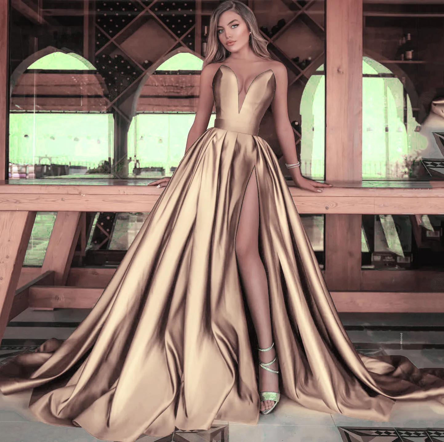 Vestidos de chiffon con escote en V profundo y abertura Oro