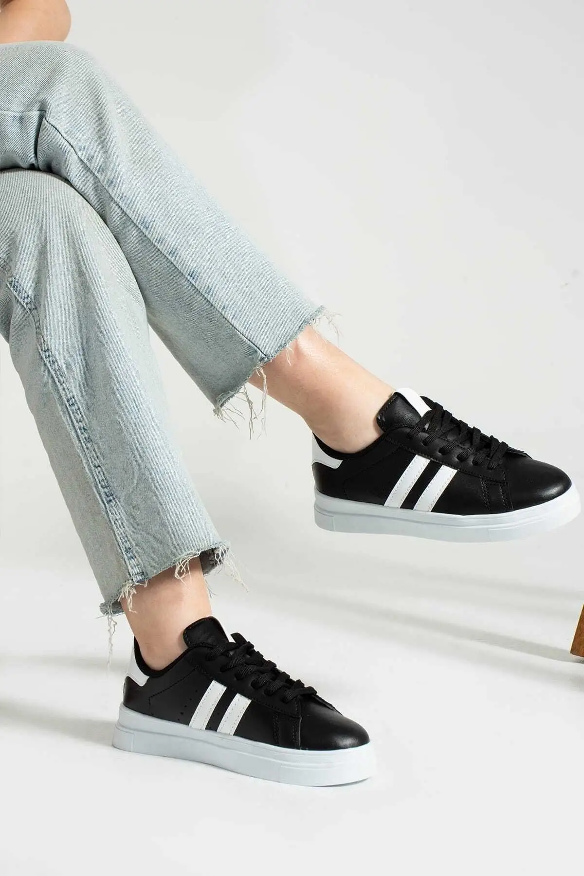 Unisex Sports Sneakers Shoes